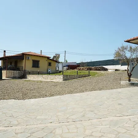 Tsiaras House Case de vacanță
