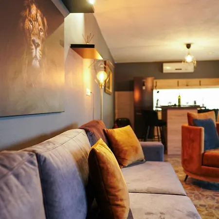 Tsiaras House *