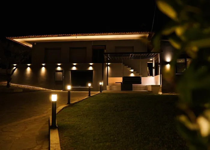 Сasa de vacaciones Tsiaras House