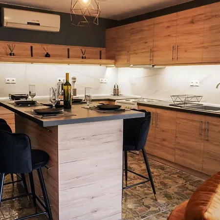 Tsiaras House بيت للعطل *