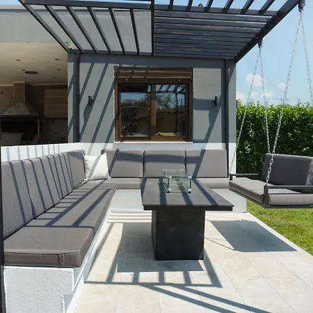 Tsiaras House بيت للعطل *