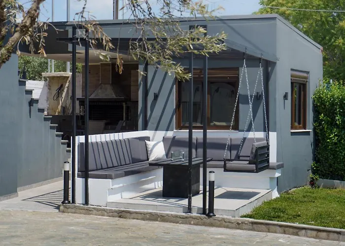 Tsiaras House