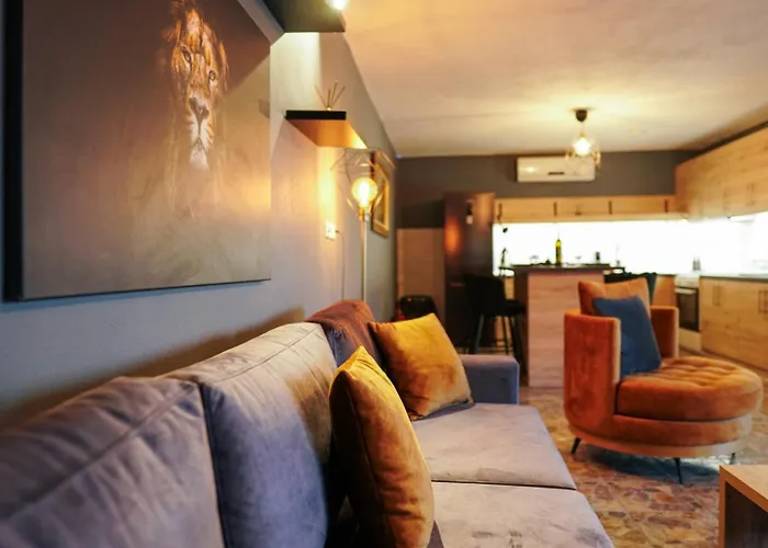 Tsiaras House *